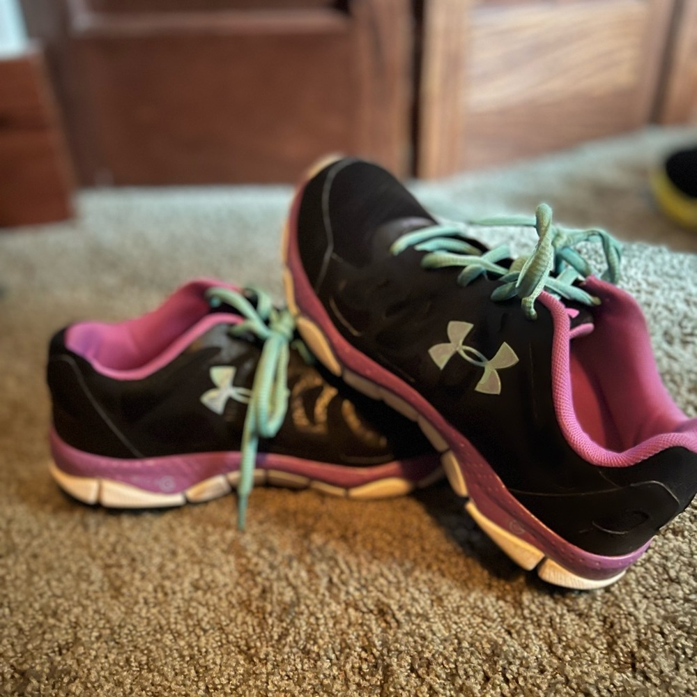 Under Armour women’s tennis shoes size 7